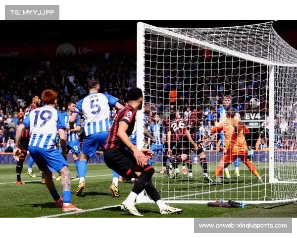 伯恩茅斯球员塞内西与鲍尔斯成英超新同队情侣受关注