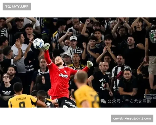 帕尼凯利倒挂金钩破门后，斯特拉斯堡主场陷入沸腾