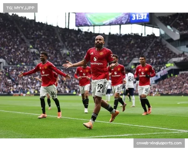 曼联2-2热刺，里沙利松绝杀被扳平，球迷冲突引关注